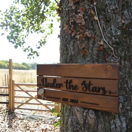 Under The Stars Shepherds Huts At Harbors Lake Newchurch  Exterior photo