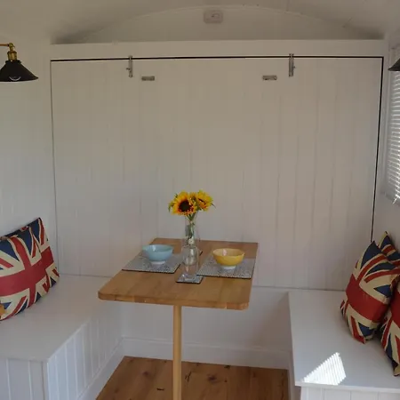 Under The Stars Shepherds Huts At Harbors Lake Newchurch  Exterior photo