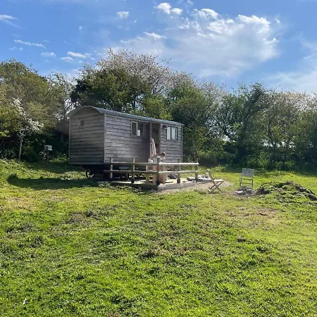 Under The Stars Shepherds Huts At Harbors Lake Newchurch  Exterior photo