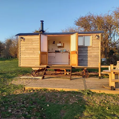 Under The Stars Shepherds Huts At Harbors Lake Newchurch  Exterior photo