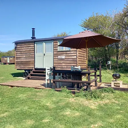 Under The Stars Shepherds Huts At Harbors Lake Newchurch  Exterior photo