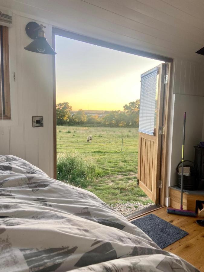 Under The Stars Shepherds Huts At Harbors Newchurch (Isle of Wight)