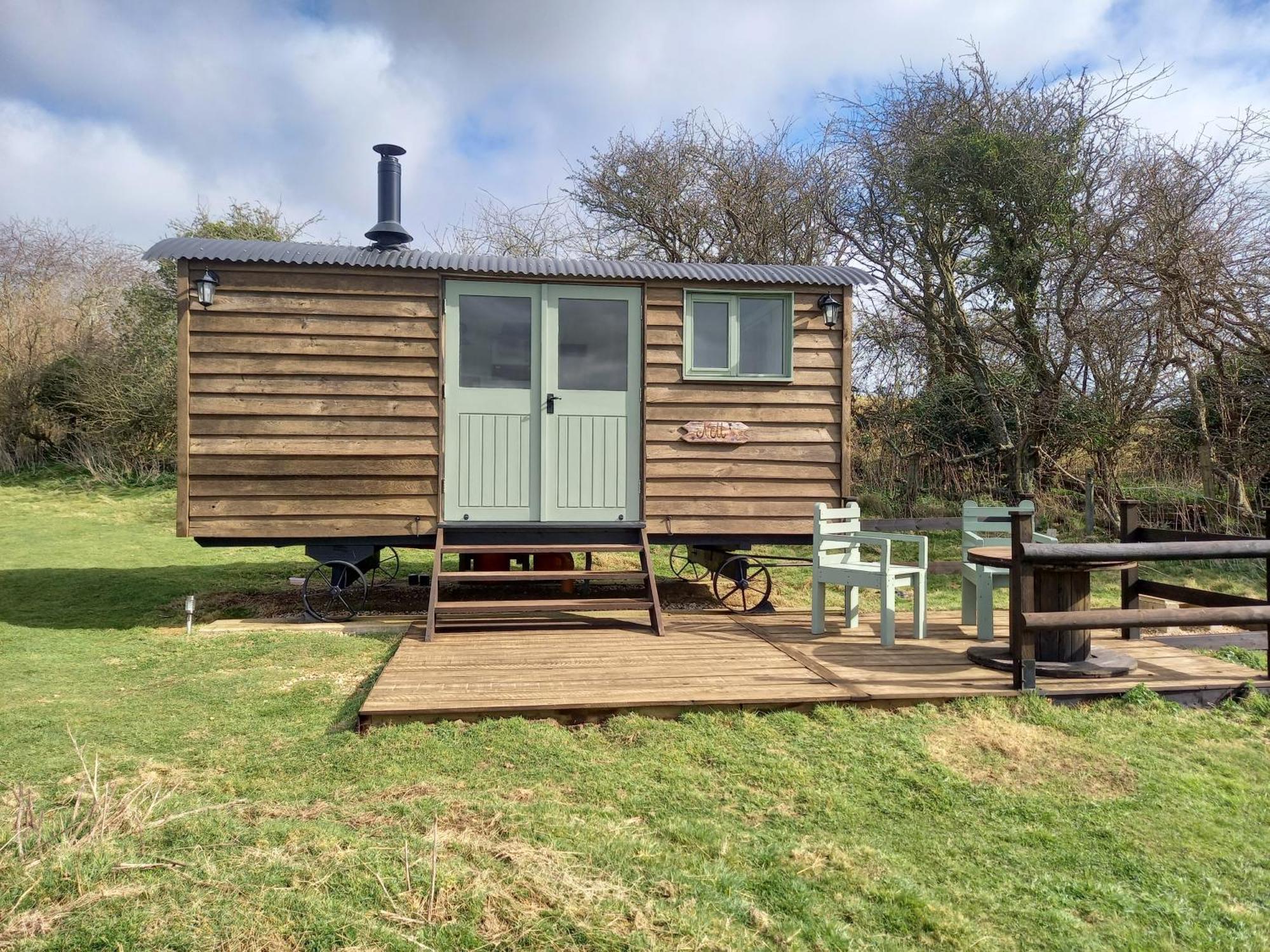 Chalet Under The Stars Shepherds Huts At Harbors Newchurch (Isle of Wight)