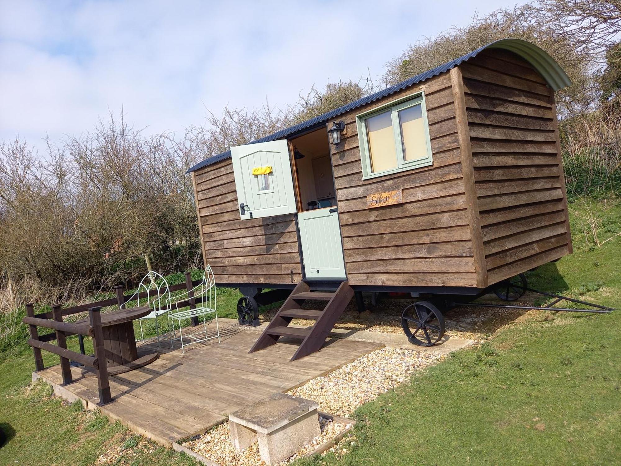 Chalet Under The Stars Shepherds Huts At Harbors *